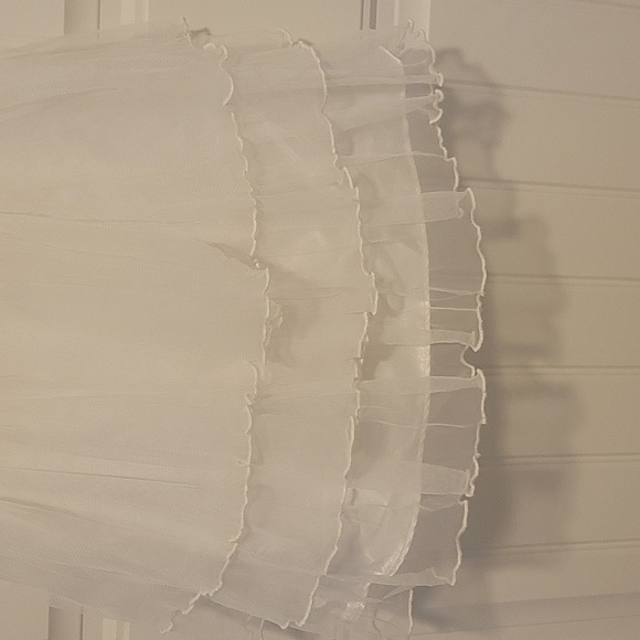 Beautiful white dress - Picture 2 of 8